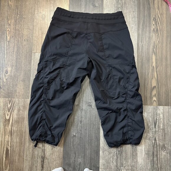 Lululemon Pants Womens 6 Black Dance Studio Crop Ruched Cuff Joggers Athleisure - Picture 2 of 5